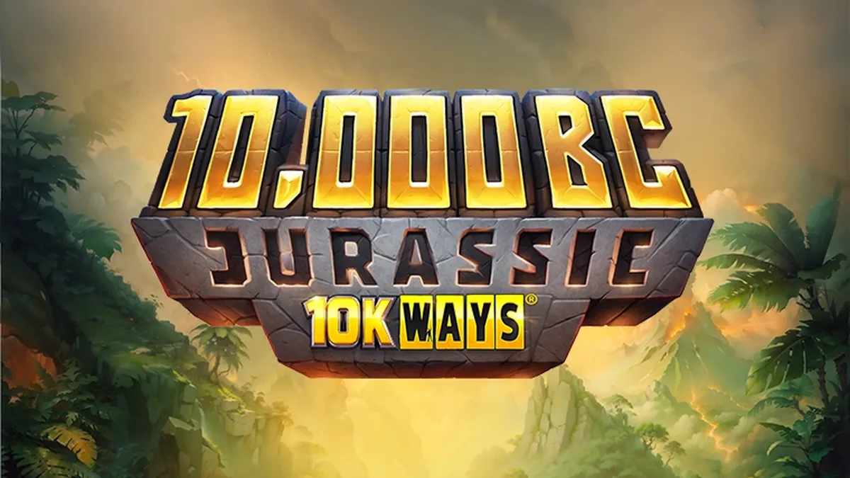 Tampilan layar permainan slot 10,000 BC Jurassic 10K Ways dengan gulungan yang menampilkan simbol dinosaurus dan latar belakang hutan prasejarah.